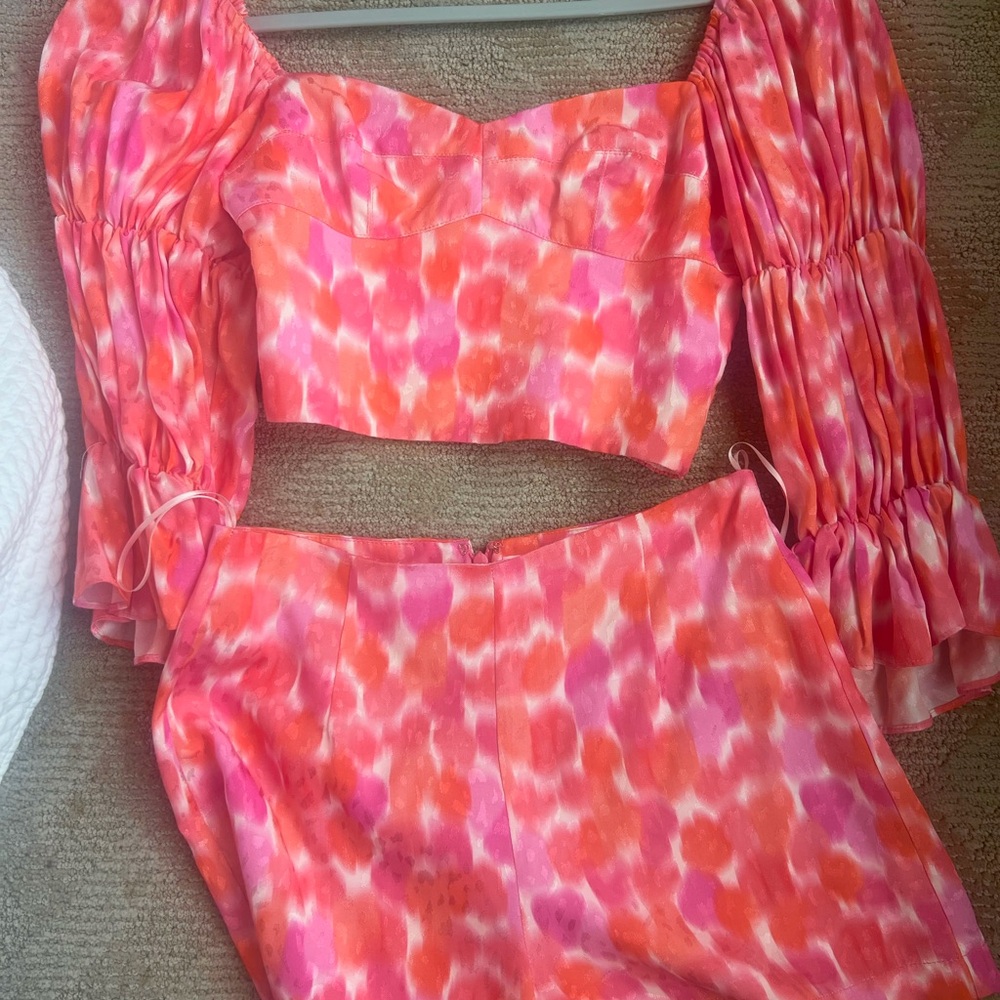 Super cute set only worn once. Would be so cute for derby party!!